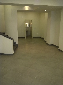 Foto Locale commerciale in Via Petroni 1/B, Bologna San Vitale di 100 m²