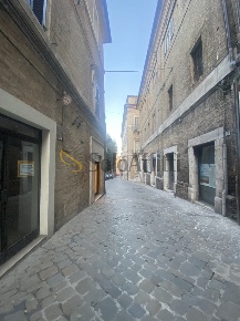 Foto Locale commerciale a Macerata di 23 m² con 1 locali in affitto