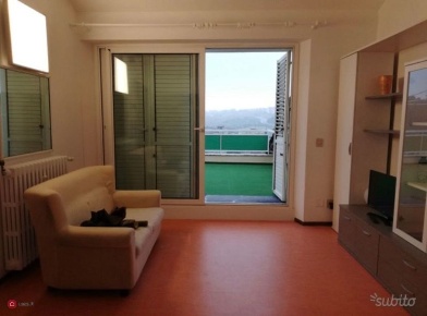 Foto Appartamento in via tiziano, Ancona Regione di 80 m² con 3 locali