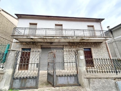Foto Casa indipendente in VIA DEL CASTAGNO, Montefiascone di 172 m²