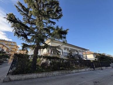 Foto Appartamento in Via San Benedetto, Vasto di 91 m² con 3 locali