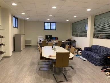 Foto Villa unifamiliare in VIA CESARE BATTISTI, Fucecchio Centro di 990 m²