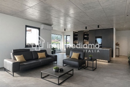 Foto Attico a Riva del Garda di 245 m² con 5 locali in vendita