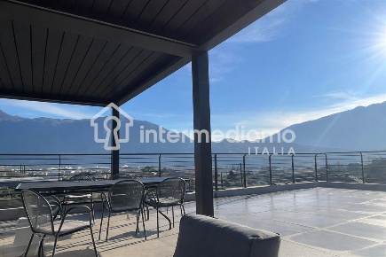 Foto Attico a Riva del Garda di 245 m² con 5 locali in vendita