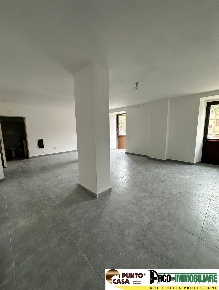 Foto Negozio in Piazza Calogero Troia, Capaci Centro di 71 m² in affitto