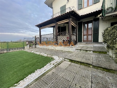 Foto Appartamento in VIA DELLE RONCHE, Casale Cremasco-Vidolasco di 99 m²