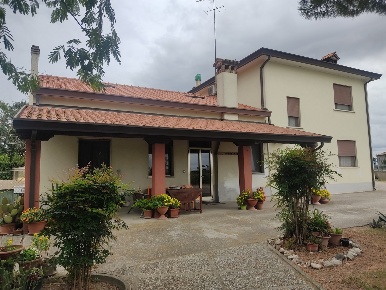 Foto Villa singola in Via ADRIA SP39 0, Adria di 280 m² con 10 locali