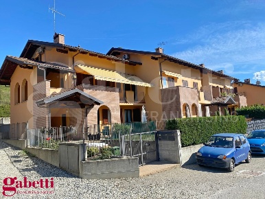 Foto Appartamento in Crivallo, Pocapaglia di 170 m² con 5 locali in vendita