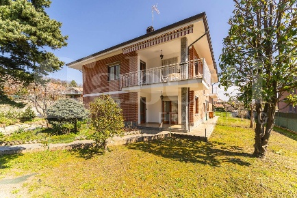 Foto Villa unifamiliare in Corso Susa 50, Rivoli Coop - Vecco di 462 m²