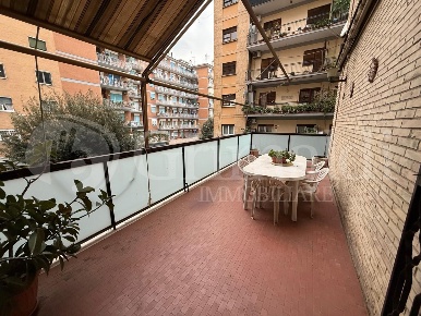 Foto Appartamento in PELLEGRINO MATTEUCCI, Roma Ostiense di 114 m²