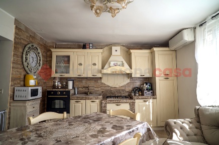 Foto Appartamento in Via Bellucci Sessa 54, Portici di 55 m² con 2 locali