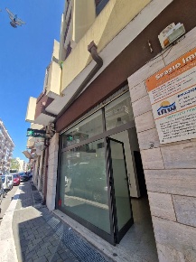 Foto Negozio in Via cappuccini 45, Brindisi Cappuccini di 90 m² in vendita