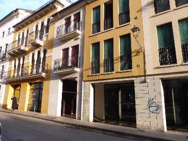 Foto Ufficio in Via G. Zanella 3/A, Thiene Centro di 150 m² con 2 locali