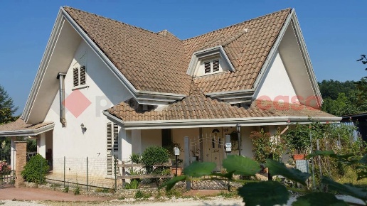 casa indipendente in vendita a Frosinone in zona Le Rase