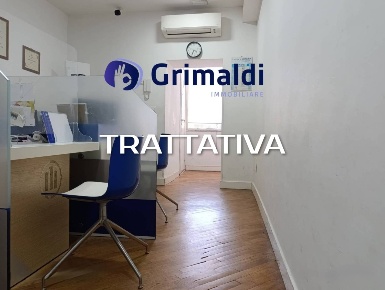 Foto Ufficio a Napoli Porto - Municipio di 75 m² con 2 locali in affitto