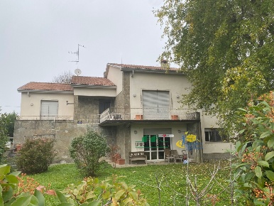 Foto Villa bifamiliare in via carducci 3, Medesano Centro di 222 m²