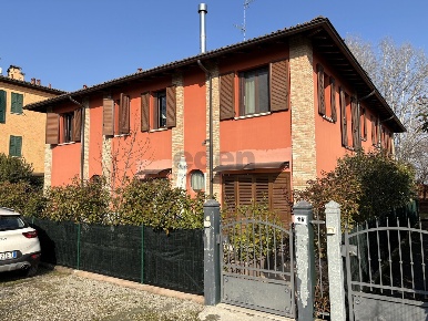 Foto Casa indipendente in Strada Statale 9 Via Emilia 116, Centro di 198 m²