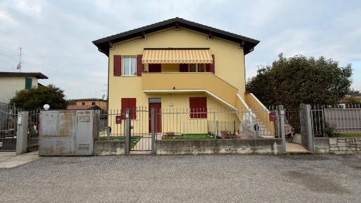Foto Appartamento in Via Nella Berther, Brescia Folzano di 105 m²