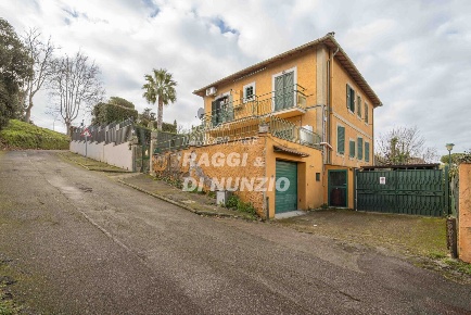 Foto Appartamento in Via del Termine 5, Frascati di 55 m² con 3 locali