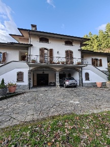Foto Villa unifamiliare a Licciana Nardi di 658 m² con 26 locali in vendita