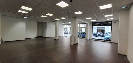 Foto Locale commerciale a Quartu Sant'Elena Quartu di 215 m² con 1 locali