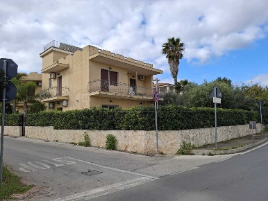 Foto Villa unifamiliare in Via dell'AIRONE, Siracusa di 365 m² in vendita