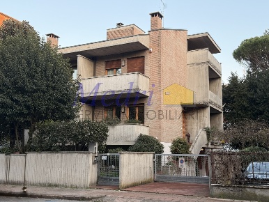 Foto Appartamento in Via E. Curiel 36, Cesena Centro Urbano di 300 m²