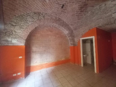 Foto Locale commerciale a Casciana Terme Lari Lari di 35 m² con 2 locali