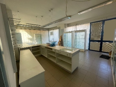 Foto Locale commerciale a Lucca San Marco - Acquacalda di 130 m² in affitto