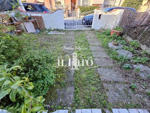 casa indipendente in vendita a Viareggio in zona Torre del Lago