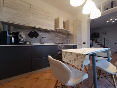 Foto Appartamento a Massa Marina di Massa Centro di 105 m² con 5 locali