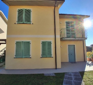 Foto Villa unifamiliare a Capannori Segromigno - San Colombano di 100 m²