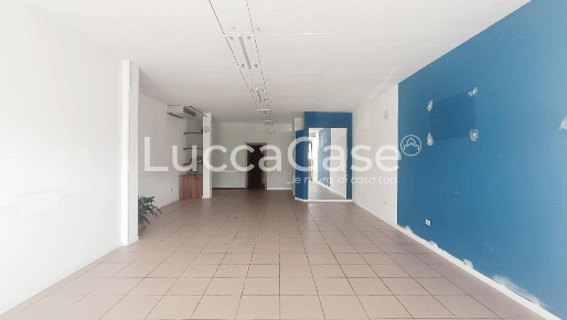 Foto Locale commerciale a Capannori Marlia di 75 m² con 1 locali in affitto