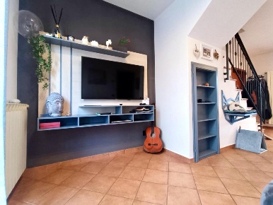 Foto Appartamento a Massa Marina di Massa Centro di 105 m² con 5 locali