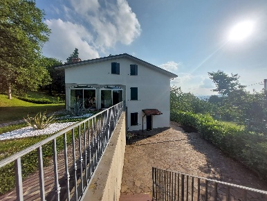 Foto Villa unifamiliare a Imola Tre Monti di 493 m² con 16 locali