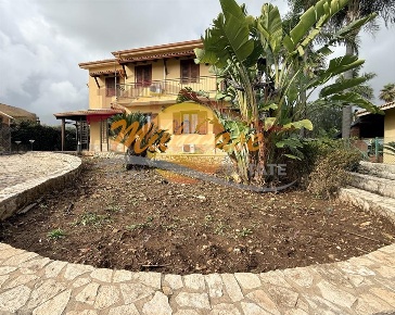 Foto Villa unifamiliare in viale Garrone, Melilli Città Giardino di 270 m²