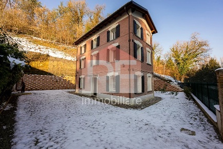 Foto Villa unifamiliare in Via Landa, Monte San Pietro con 6 locali
