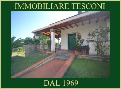 Foto Villa bifamiliare in via leopardi 100, Pietrasanta di 140 m²