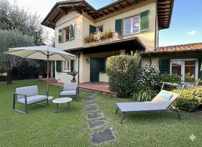 Foto Villa unifamiliare in via michelangelo buonarroti 31A, Pietrasanta