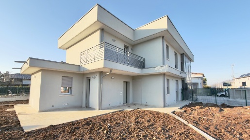 Foto Appartamento in Via Bolognina, Bedizzole Piazza di 167 m² con 4 locali