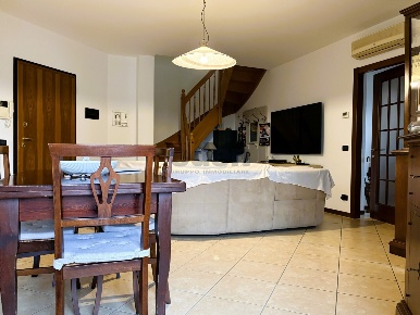 Foto Attico in Piazza Nazioni Unite 2, Castelfranco Emilia di 160 m²