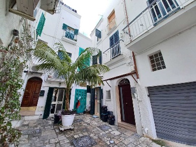 Foto Casa indipendente in Largo Amalfitana, Monopoli Centro di 60 m²