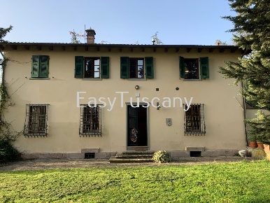 Foto Villa unifamiliare a Capannori Gragnano - Lappato di 300 m² in vendita