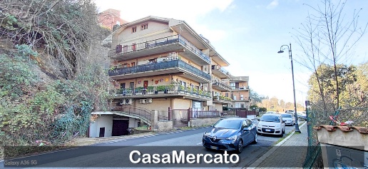 Foto Appartamento in Via Roma, Rocca di Papa Centro di 85 m² con 4 locali