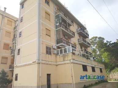 Foto Magazzino in via cherubini, Messina Provinciale di 211 m² con 1 locali