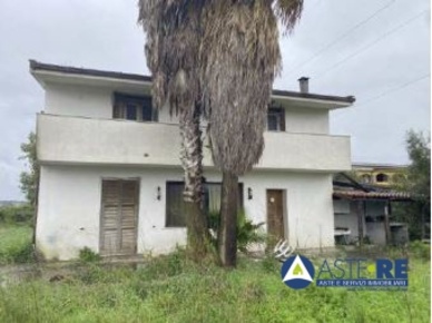 Foto Villa unifamiliare in Via Val Pesarina, Aprilia Campoverde - Lampione