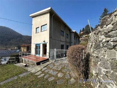 Foto Appartamento in Via Vittorio Veneto, Asso Centro di 48 m² con 2 locali