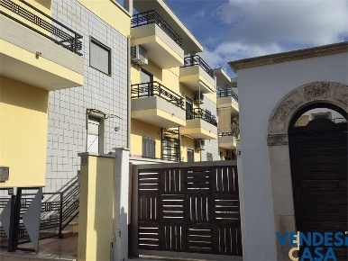 Foto Appartamento in Via Borgo Rurale Nuovo, Adelfia di 112 m² con 4 locali