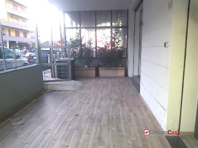 Foto Locale commerciale in via adolfo celi, Messina Minissale di 120 m²
