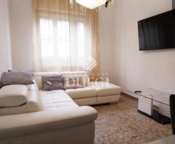 Foto Casa indipendente a Viareggio Centro di 150 m² con 6 locali in vendita